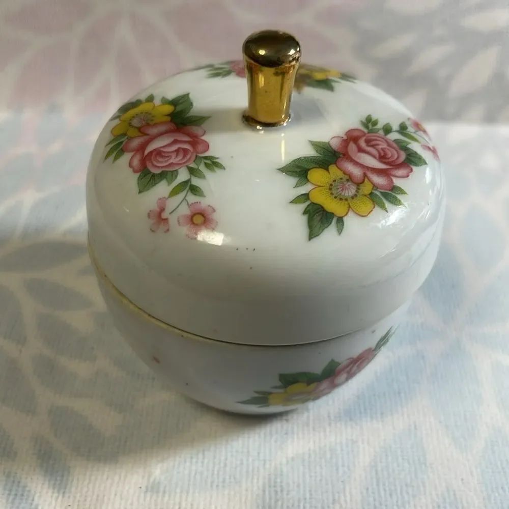 Vintage Beautiful Round Trinket Container - Picture 7 of 7